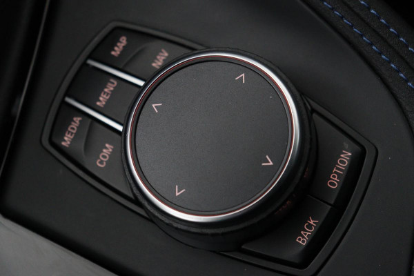BMW X1 sDrive20i M Sport | Leder | Head-Up | Stoelverwarming | Camera | Full LED | Sportstoelen | Navigatie | Park Assist | DAB