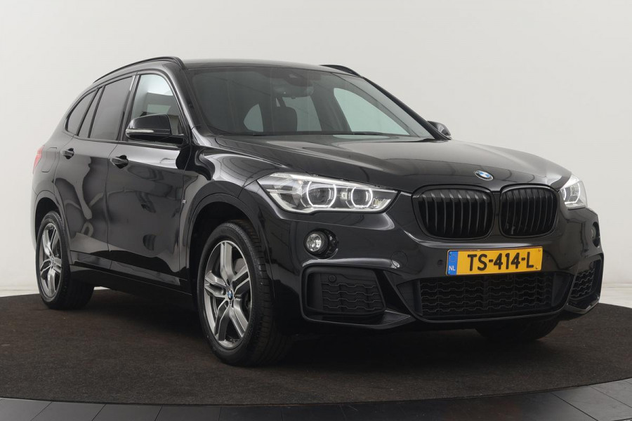 BMW X1 sDrive20i M Sport | Leder | Head-Up | Stoelverwarming | Camera | Full LED | Sportstoelen | Navigatie | Park Assist | DAB