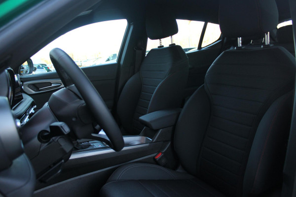 Alfa Romeo Tonale 1.5T 130PK Hybrid SPRINT | 360° CAMERA | NAVIGATIE | DRAADLOOS APPLE CARPLAY / ANDROID AUTO | 19 "INCH LICHTMETALEN VELGEN | ADAPTIVE CRUISE CONTROL | KEYLESS ENTRY / START | VOORSTOELEN / STUUR VERWARMD | VERWARMDE RUITENSPROEIERS | DRAADLOZE TELEFOONLADER | DONKERE HEMELBEKLEDING | DODHOEKDETECTIE | VERDE MONTREAL |