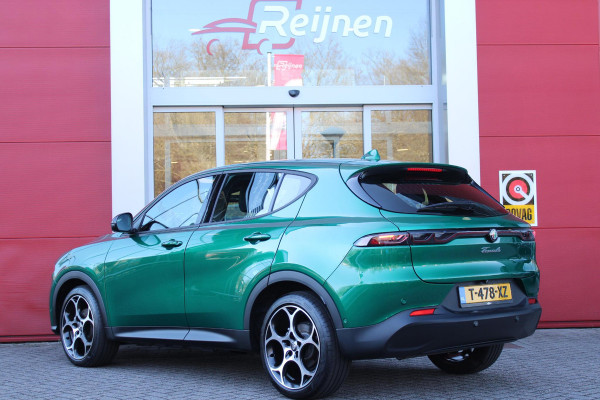 Alfa Romeo Tonale 1.5T 130PK Hybrid SPRINT | 360° CAMERA | NAVIGATIE | DRAADLOOS APPLE CARPLAY / ANDROID AUTO | 19 "INCH LICHTMETALEN VELGEN | ADAPTIVE CRUISE CONTROL | KEYLESS ENTRY / START | VOORSTOELEN / STUUR VERWARMD | VERWARMDE RUITENSPROEIERS | DRAADLOZE TELEFOONLADER | DONKERE HEMELBEKLEDING | DODHOEKDETECTIE | VERDE MONTREAL |