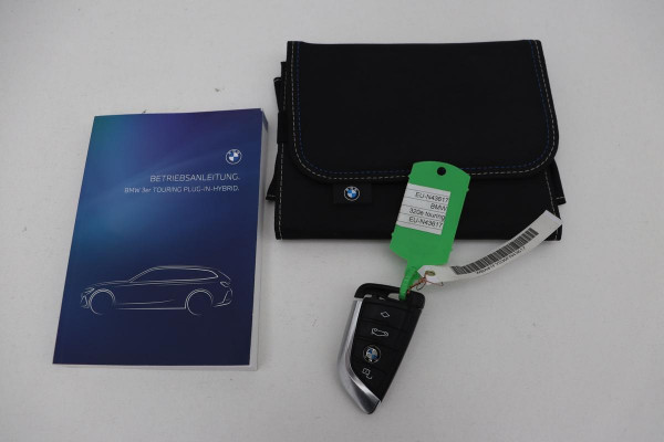 BMW 3-serie 320e Business | Stoelverwarming | Adaptive cruise | Trekhaak | Harman/Kardon | Carplay | Camera | Half leder | Sportstoelen