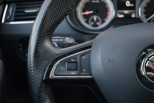 Škoda Octavia Combi 1.0 TSI Greentech Ambition Business | Automaat | Pano | CarPlay | Half Leer