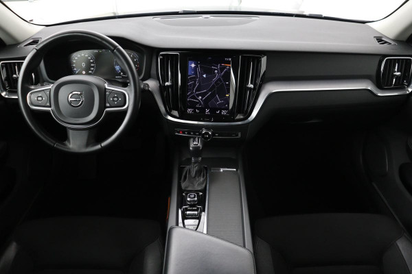 Volvo V60 2.0 T4 Momentum Pro | Trekhaak | Adaptive cruise | Stoelverwarming | Carplay | BLIS | Navigatie | Full LED | DAB | Half leder | Climate control