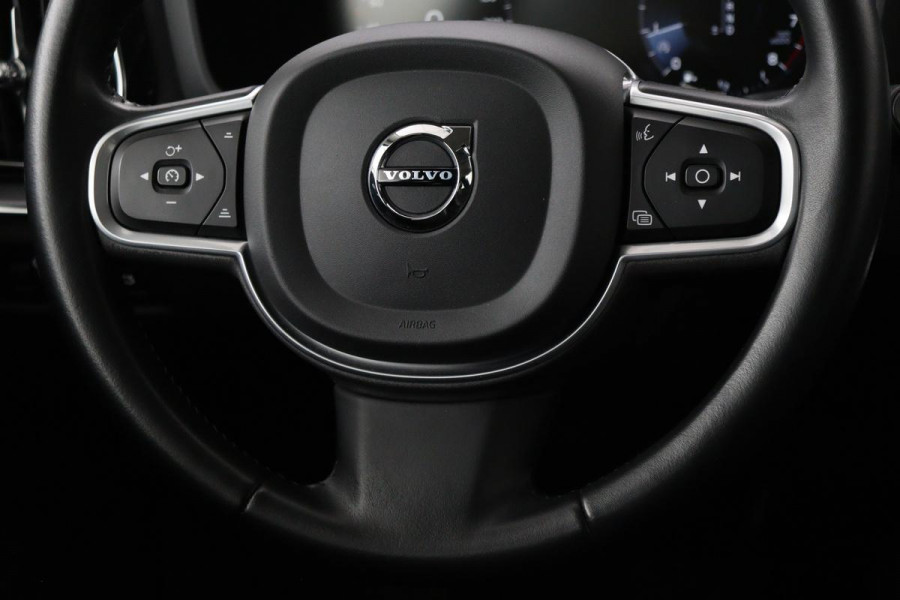 Volvo V60 2.0 T4 Momentum Pro | Trekhaak | Adaptive cruise | Stoelverwarming | Carplay | BLIS | Navigatie | Full LED | DAB | Half leder | Climate control