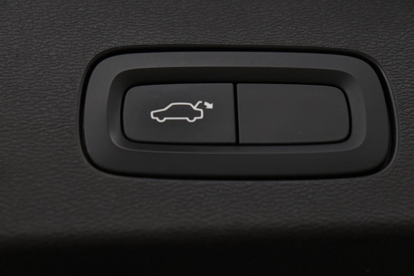 Volvo V60 2.0 T4 Momentum Pro | Trekhaak | Adaptive cruise | Stoelverwarming | Carplay | BLIS | Navigatie | Full LED | DAB | Half leder | Climate control