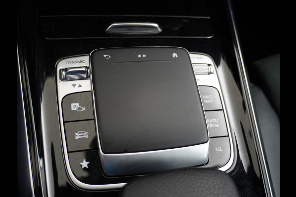 Mercedes-Benz B-Klasse 180 Business Solution AMG Automaat Apple Carplay/Android Auto Navi Ecc Cruise Control Elek.Achterklep Stoelverwarming Camera Led Connectiviteitspakket Lmv 18" AMG Line Licht en zichtpakket Parkeer-pakket Zitcomfortpakket Rijstrooksensor Zeer compleet! Origineel Nederlandse Auto