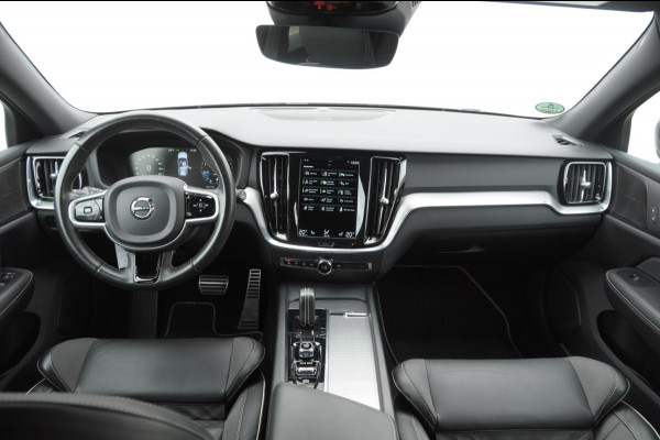 Volvo V60 B3 177PK Automaat R-Design Volvo V60 B3 177PK R-Design / Audio & Park Assist / Driver assist / Climate / Verwarmbare voorruit / 19''velgen