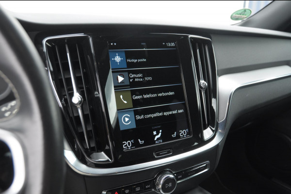 Volvo V60 B3 177PK Automaat R-Design Volvo V60 B3 177PK R-Design / Audio & Park Assist / Driver assist / Climate / Verwarmbare voorruit / 19''velgen