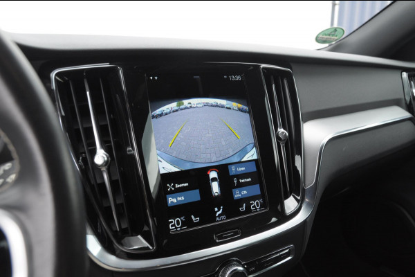 Volvo V60 B3 177PK Automaat R-Design Volvo V60 B3 177PK R-Design / Audio & Park Assist / Driver assist / Climate / Verwarmbare voorruit / 19''velgen