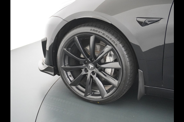 Tesla Model 3 RWD! Long Range UNIEK Grootste Accu+Actieradius bij Lichtste gewicht 78,8kWh 19" Spoilers Spec.Bumpers Difuser Div.Carbon FSD-Fu Stoel en achterbank verwarming Electr.Stoelen+Memory+Easy-Entry WiFi Origineel Nederlandse auto Grootste accu Tot 16,5kwh thuis laden. Accu/Motor Garantie tot 24-06-2027 max 192.000km