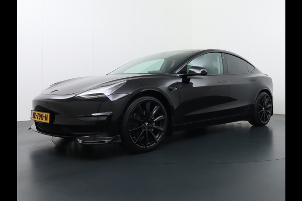 Tesla Model 3 RWD! Long Range UNIEK Grootste Accu+Actieradius bij Lichtste gewicht 78,8kWh 19" Spoilers Spec.Bumpers Difuser Div.Carbon FSD-Fu Stoel en achterbank verwarming Electr.Stoelen+Memory+Easy-Entry WiFi Origineel Nederlandse auto Grootste accu Tot 16,5kwh thuis laden. Accu/Motor Garantie tot 24-06-2027 max 192.000km