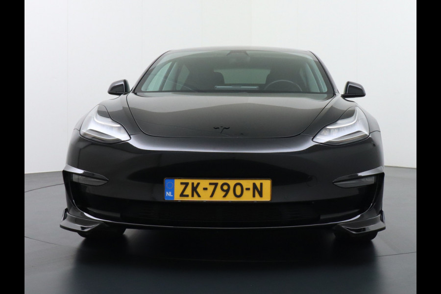 Tesla Model 3 RWD! Long Range UNIEK Grootste Accu+Actieradius bij Lichtste gewicht 78,8kWh 19" Spoilers Spec.Bumpers Difuser Div.Carbon FSD-Fu Stoel en achterbank verwarming Electr.Stoelen+Memory+Easy-Entry WiFi Origineel Nederlandse auto Grootste accu Tot 16,5kwh thuis laden. Accu/Motor Garantie tot 24-06-2027 max 192.000km