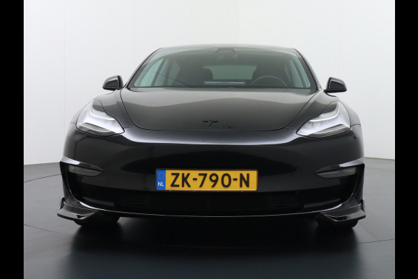Tesla Model 3 RWD! Long Range UNIEK Grootste Accu+Actieradius bij Lichtste gewicht 78,8kWh 19" Spoilers Spec.Bumpers Difuser Div.Carbon FSD-Fu Stoel en achterbank verwarming Electr.Stoelen+Memory+Easy-Entry WiFi Origineel Nederlandse auto Grootste accu Tot 16,5kwh thuis laden. Accu/Motor Garantie tot 24-06-2027 max 192.000km