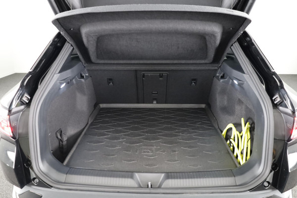 Volkswagen ID.4 Pro Business 77 kWh | Achteruitrijcamera | Led matrix | Navigatie | Elektrische Achterklep |