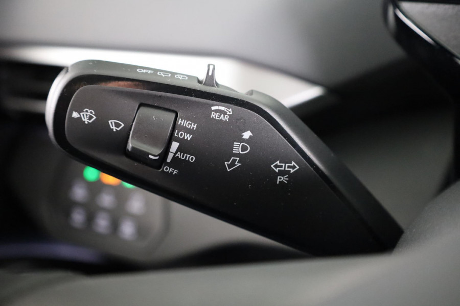 Volkswagen ID.4 Pro Business 77 kWh | Achteruitrijcamera | Led matrix | Navigatie | Elektrische Achterklep |