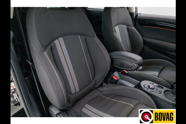 MINI Mini Electric Business 33 kWh Piano Black exterieur | Cruise | Stoelverwarming | Sfeerverlichting Navigatie, App. connect, Comfortstoelen, All season banden