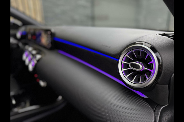Mercedes-Benz A-Klasse 220 AMG 190pk Automaat | Panoramadak | LED Matrix verlichting | Sfeerverlichting | Night Pakket | Sportstoelen elektrisch verste