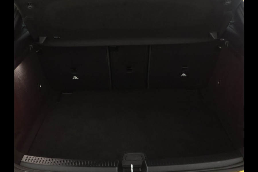 Mercedes-Benz A-Klasse 180 Business Solution AMG | Lichtmetalen velgen | AMG Line | Night Pakket | Panorama Schuif-Kanteldak | Parking support camera achter | navigatie | Inclusief 24 maanden MB Certified garantie voor Europa.