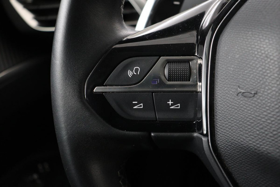 Peugeot 3008 1.6 HYbrid 225 Allure | Stoelverwarming | Carplay | Full LED | Half leder | Camera | Navigatie | Climate control | Bluetooth