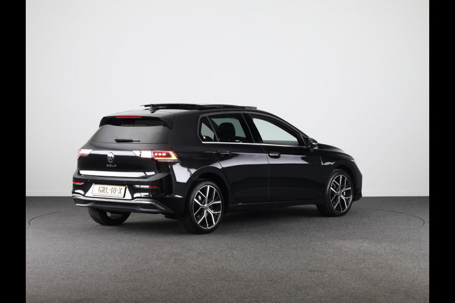 Volkswagen Golf 1.5 eHybrid 50 Edition 204 PK | Automaat (DSG) | Panoramadak | Stoelverwarming | Led matrix | 18 Inch | Camera