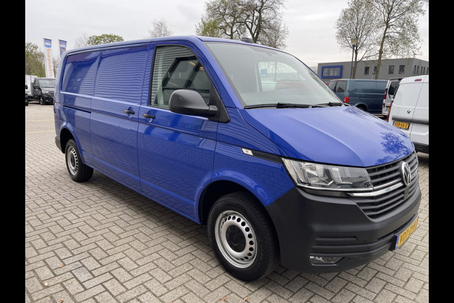 Volkswagen Transporter 2.0 TDI 150pk DSG automaat L2H1 30 Comfortline / vaste prijs rijklaar € 17.950 ex btw / lease vanaf € 330 / euro 6 / bpm vrij / airco / cruise / navi / pdc / achterklep !