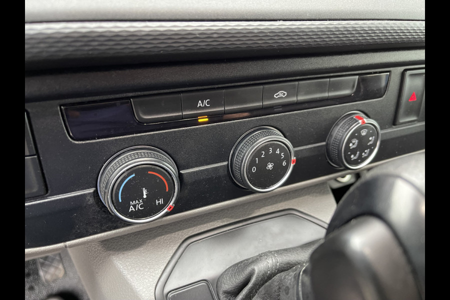 Volkswagen Transporter 2.0 TDI 150pk DSG automaat L2H1 30 Comfortline / vaste prijs rijklaar € 17.950 ex btw / lease vanaf € 330 / euro 6 / bpm vrij / airco / cruise / navi / pdc / achterklep !