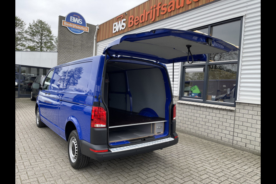 Volkswagen Transporter 2.0 TDI 150pk DSG automaat L2H1 30 Comfortline / vaste prijs rijklaar € 17.950 ex btw / lease vanaf € 330 / euro 6 / bpm vrij / airco / cruise / navi / pdc / achterklep !