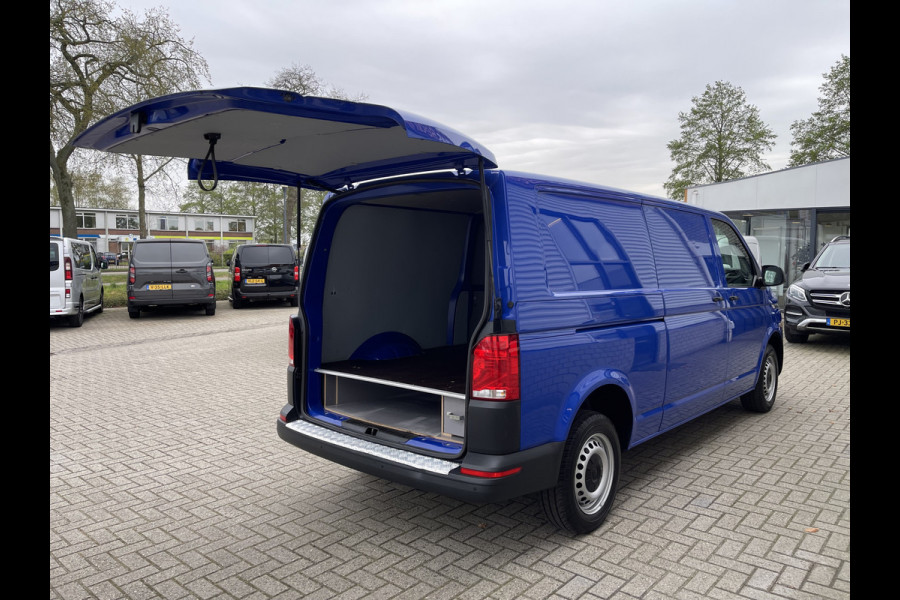 Volkswagen Transporter 2.0 TDI 150pk DSG automaat L2H1 30 Comfortline / vaste prijs rijklaar € 17.950 ex btw / lease vanaf € 330 / euro 6 / bpm vrij / airco / cruise / navi / pdc / achterklep !