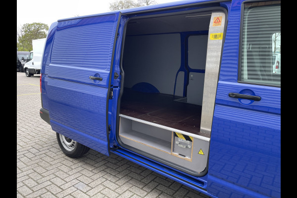 Volkswagen Transporter 2.0 TDI 150pk DSG automaat L2H1 30 Comfortline / vaste prijs rijklaar € 17.950 ex btw / lease vanaf € 330 / euro 6 / bpm vrij / airco / cruise / navi / pdc / achterklep !