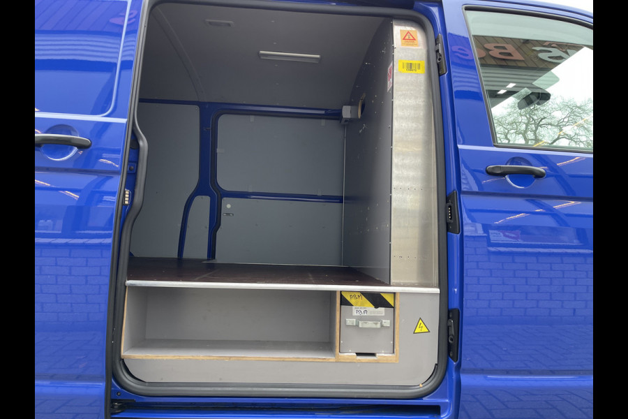 Volkswagen Transporter 2.0 TDI 150pk DSG automaat L2H1 30 Comfortline / vaste prijs rijklaar € 17.950 ex btw / lease vanaf € 330 / euro 6 / bpm vrij / airco / cruise / navi / pdc / achterklep !