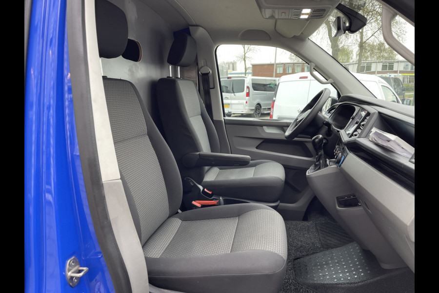 Volkswagen Transporter 2.0 TDI 150pk DSG automaat L2H1 30 Comfortline / vaste prijs rijklaar € 17.950 ex btw / lease vanaf € 330 / euro 6 / bpm vrij / airco / cruise / navi / pdc / achterklep !