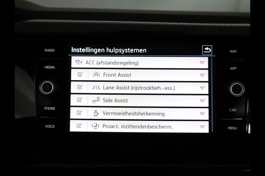 Volkswagen Taigo 1.0 TSI Life 110 pk Automaat (DSG) | Navigatie via App | Parkeersensoren (Park assist) | Achteruitrijcamera | Adaptieve cruise control | Stoelverwarming | LED koplampen |