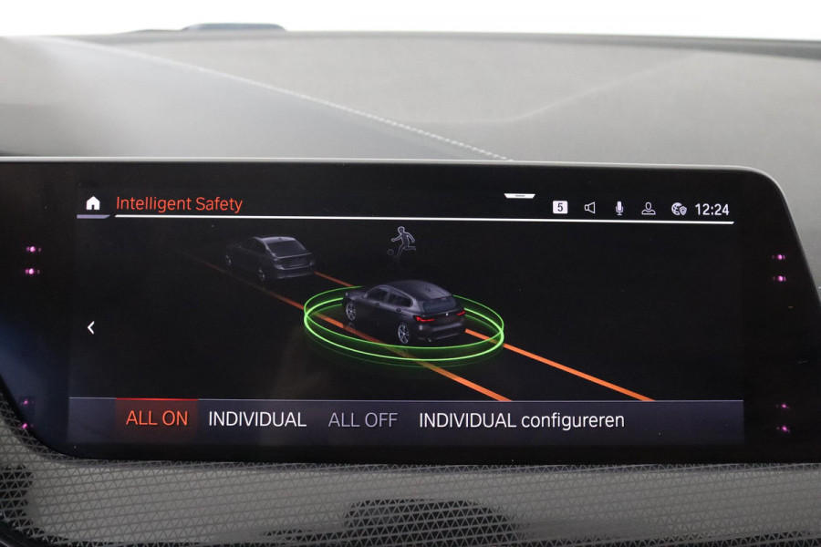 BMW 1-serie 118i Executive Edition (PARKEERSENSOREN, NAVIGATIE, PARKEERSENSOREN, DEALER ONDERHOUDEN)