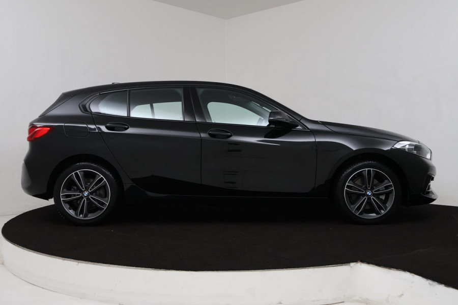 BMW 1-serie 118i Executive Edition (PARKEERSENSOREN, NAVIGATIE, PARKEERSENSOREN, DEALER ONDERHOUDEN)
