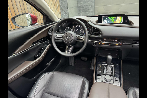 Mazda CX-30 2.0 e-SkyActiv-X M Hybrid Luxury Automaat | Open dak | Bordeauxrode lak | Stoel en- Stuurwielverwarming | Rondomzicht camera | A