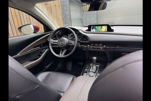 Mazda CX-30 2.0 e-SkyActiv-X M Hybrid Luxury Automaat | Open dak | Bordeauxrode lak | Stoel en- Stuurwielverwarming | Rondomzicht camera | A