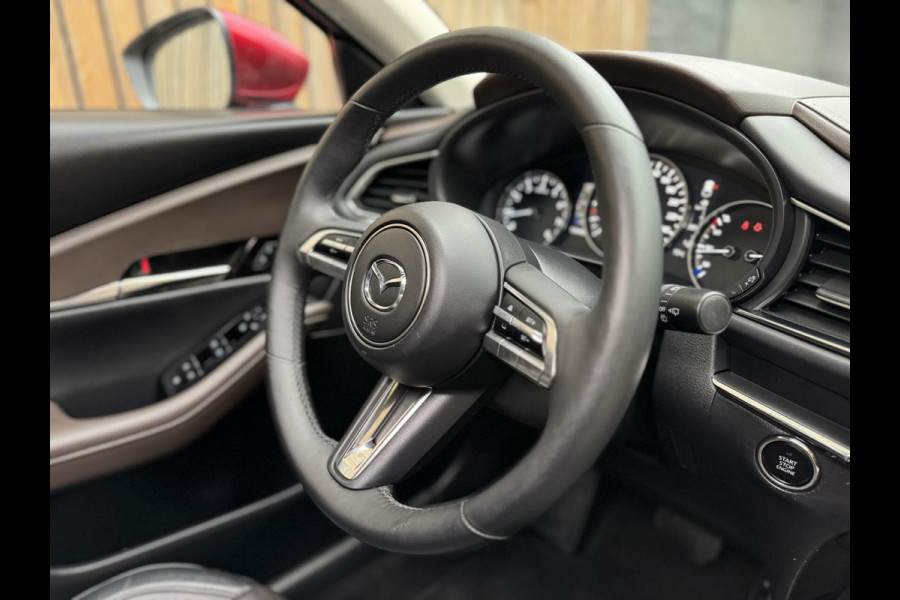 Mazda CX-30 2.0 e-SkyActiv-X M Hybrid Luxury Automaat | Open dak | Bordeauxrode lak | Stoel en- Stuurwielverwarming | Rondomzicht camera | A