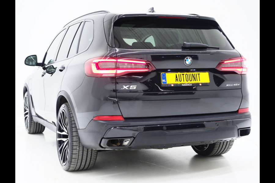 BMW X5 xDrive45e Full Black | Panoramadak | Luchtvering | Head Up | Adaptive Cruise | Camera