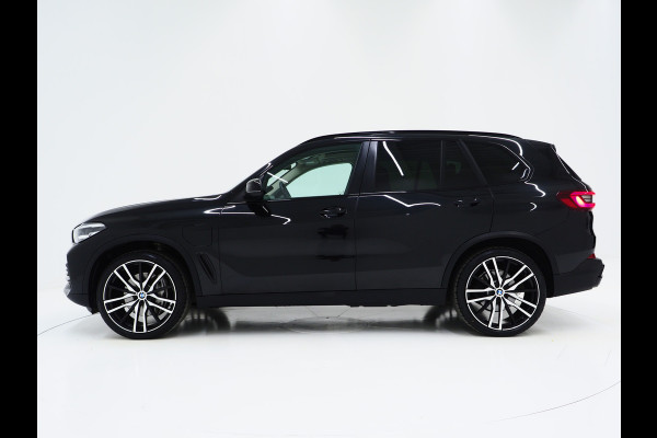 BMW X5 xDrive45e Full Black | Panoramadak | Luchtvering | Head Up | Adaptive Cruise | Camera
