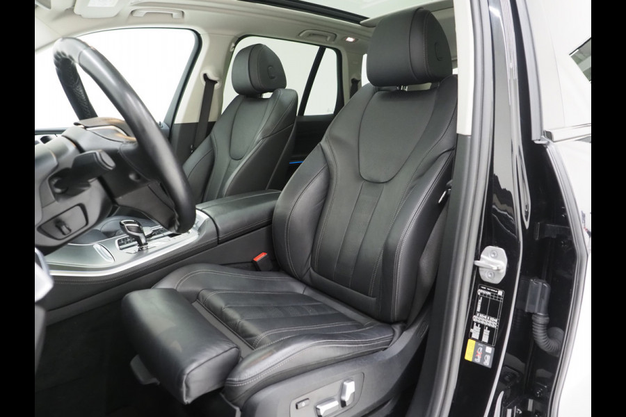 BMW X5 xDrive45e Full Black | Panoramadak | Luchtvering | Head Up | Adaptive Cruise | Camera
