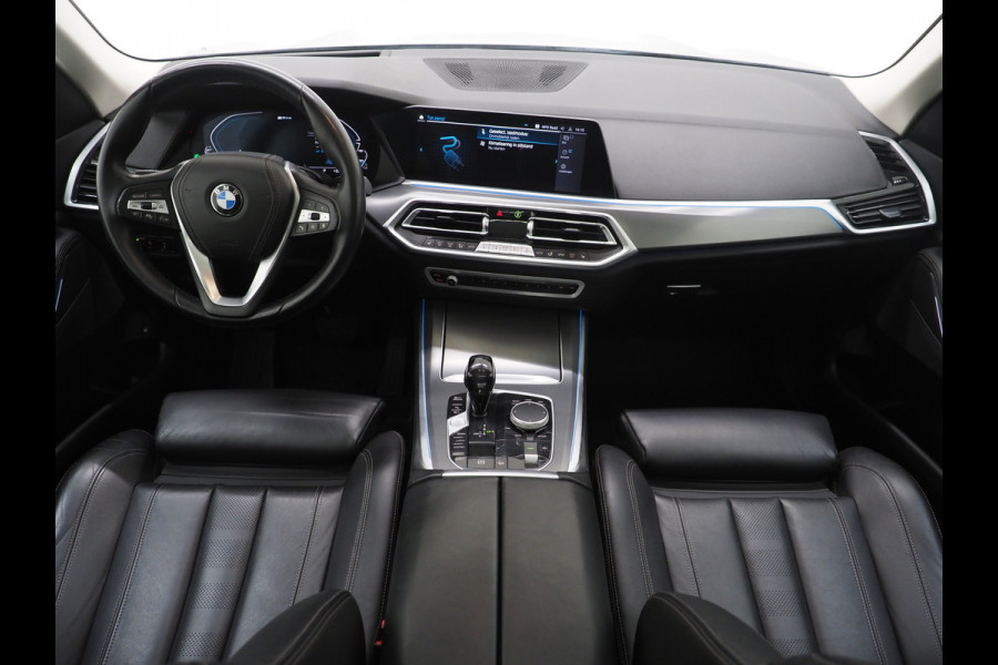 BMW X5 xDrive45e Full Black | Panoramadak | Luchtvering | Head Up | Adaptive Cruise | Camera