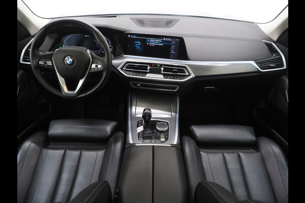 BMW X5 xDrive45e Full Black | Panoramadak | Luchtvering | Head Up | Adaptive Cruise | Camera