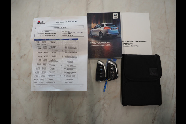 BMW X5 xDrive45e Full Black | Panoramadak | Luchtvering | Head Up | Adaptive Cruise | Camera