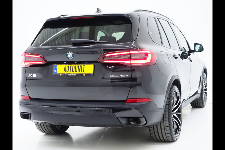 BMW X5 xDrive45e Full Black | Panoramadak | Luchtvering | Head Up | Adaptive Cruise | Camera