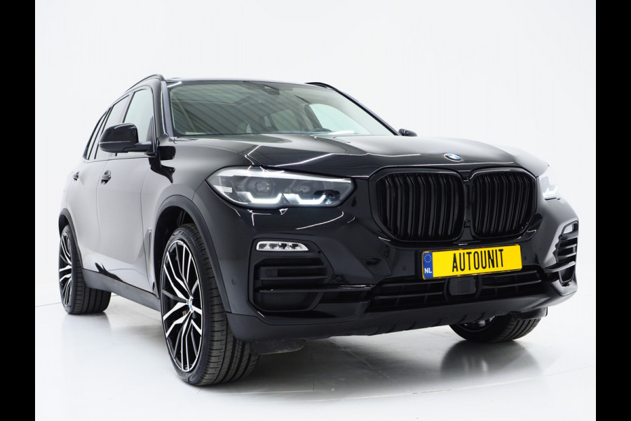 BMW X5 xDrive45e Full Black | Panoramadak | Luchtvering | Head Up | Adaptive Cruise | Camera