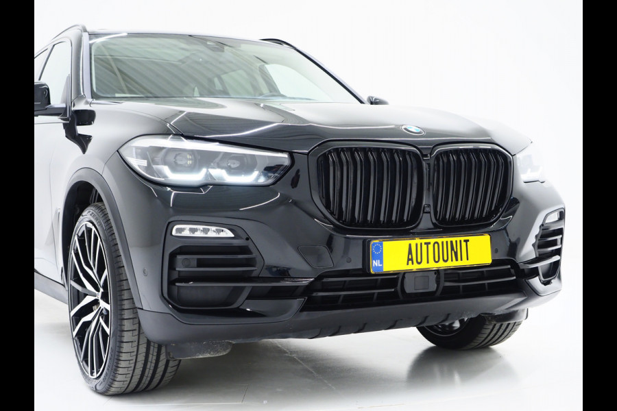 BMW X5 xDrive45e Full Black | Panoramadak | Luchtvering | Head Up | Adaptive Cruise | Camera