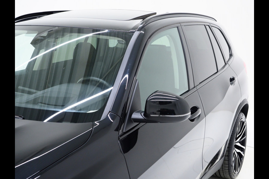 BMW X5 xDrive45e Full Black | Panoramadak | Luchtvering | Head Up | Adaptive Cruise | Camera