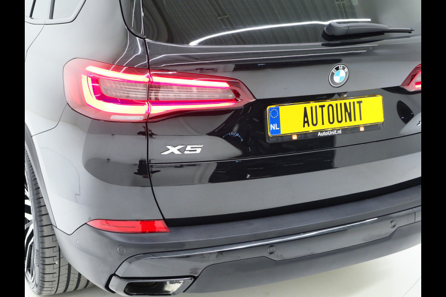 BMW X5 xDrive45e Full Black | Panoramadak | Luchtvering | Head Up | Adaptive Cruise | Camera