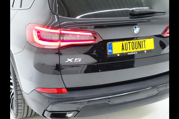BMW X5 xDrive45e Full Black | Panoramadak | Luchtvering | Head Up | Adaptive Cruise | Camera