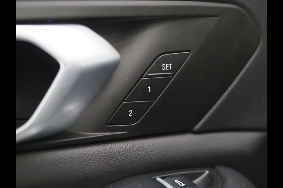 BMW X5 xDrive45e Full Black | Panoramadak | Luchtvering | Head Up | Adaptive Cruise | Camera